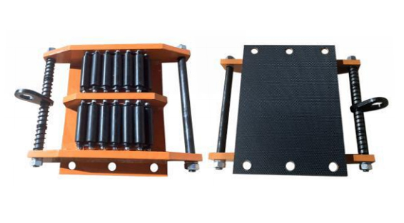 履帶式搬運小坦克用于油田設(shè)備的搬運